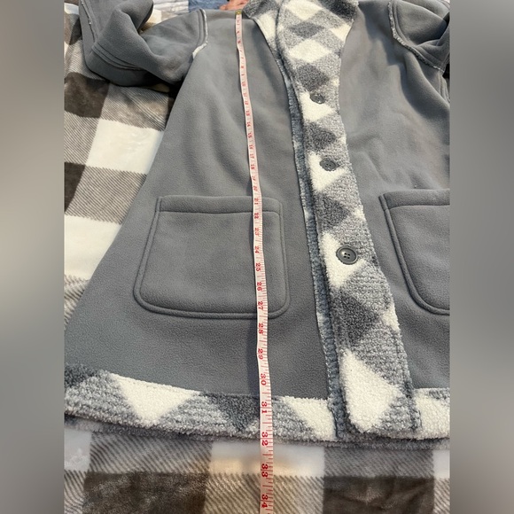 Susan Graver Weekend Reversible Polar Fleece & Sherpa Coat. Size XS - Picture 11 of 13